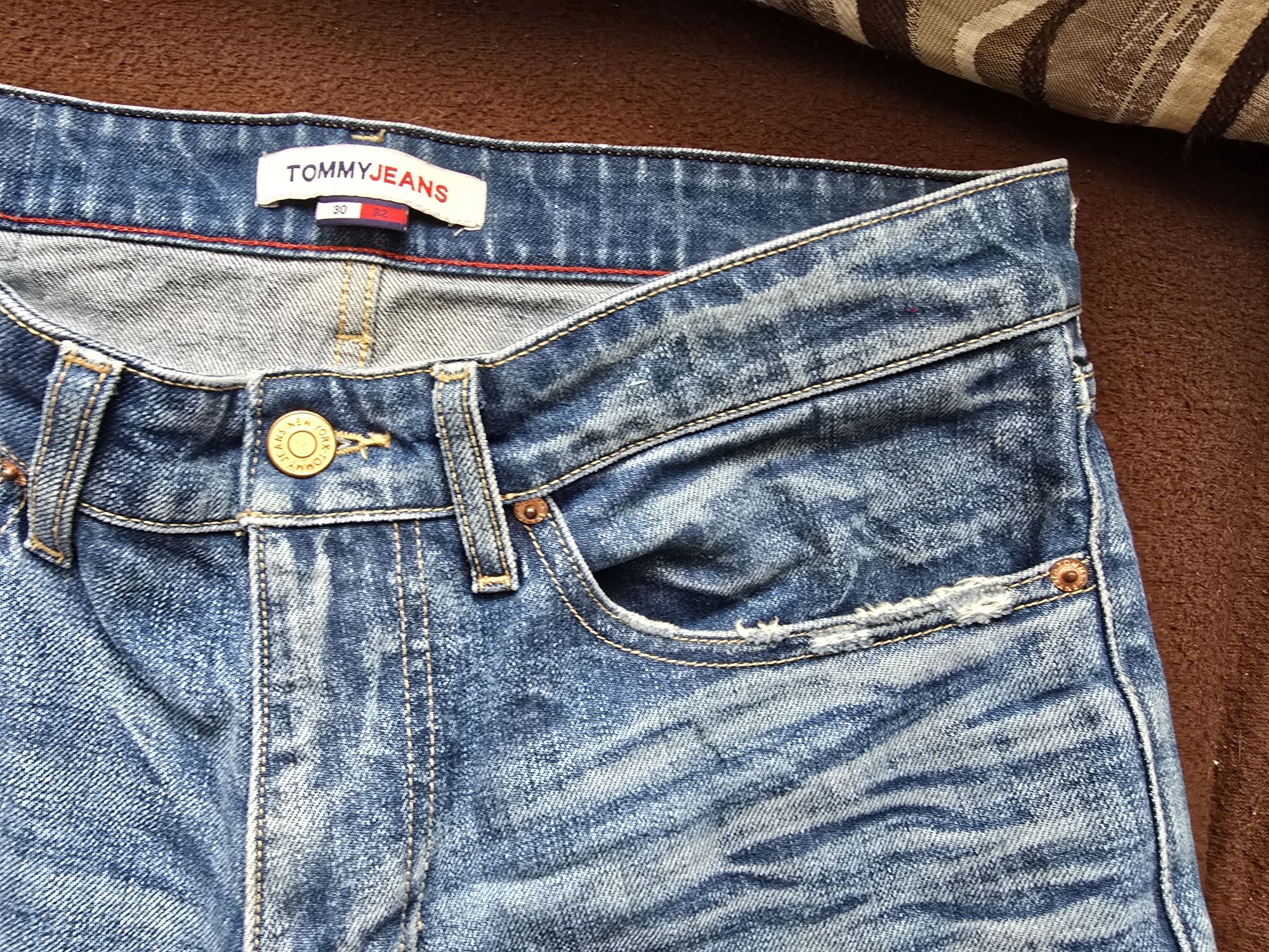 Дънки Tommy Jeans като нови