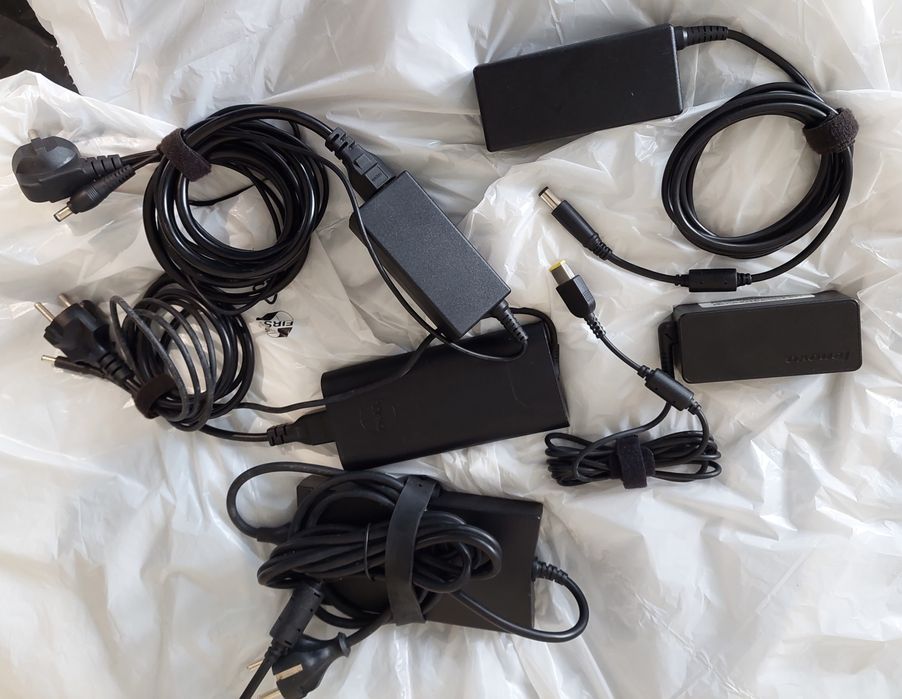 Incarcatore/Alimentatoare laptop-uri Lenovo, Dell si Toshiba