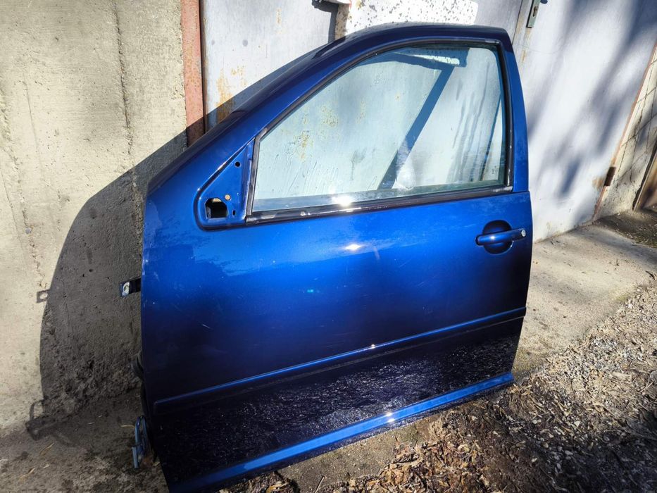 Продавам ляви предна и задна врата ,оборудвани за golf 4 2.3 v5
