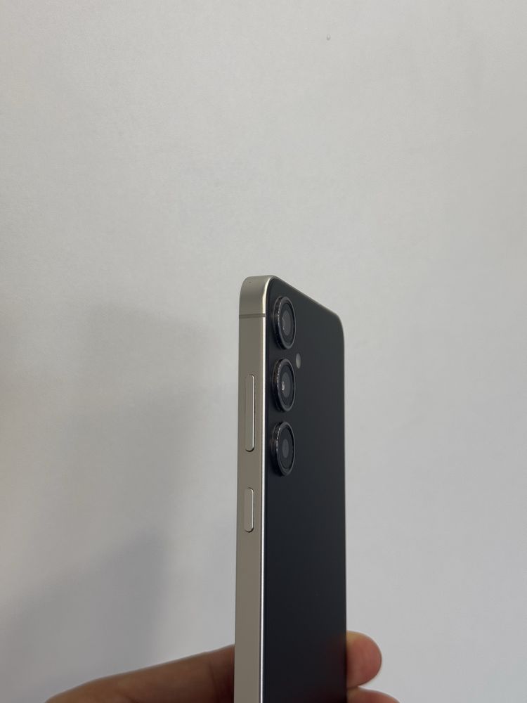 Продавам Samsung S24 PLUS 256GB