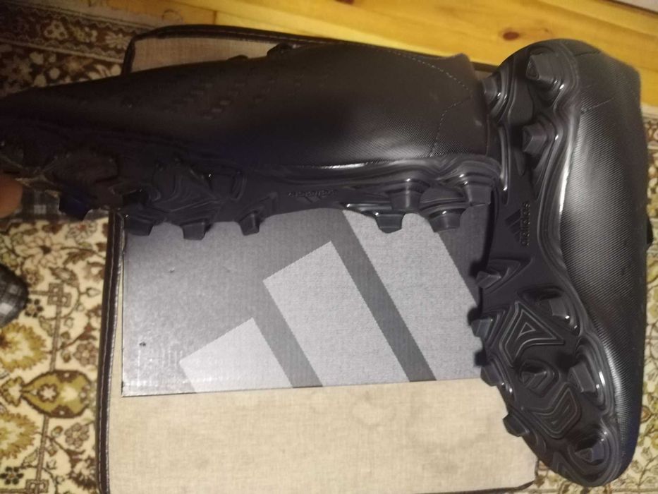 Футболни обувки Адидас