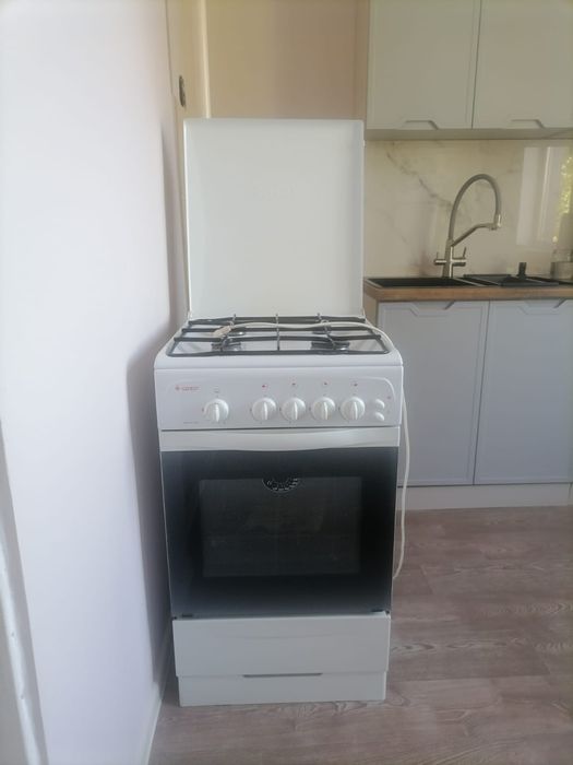 Продам газовую плиту