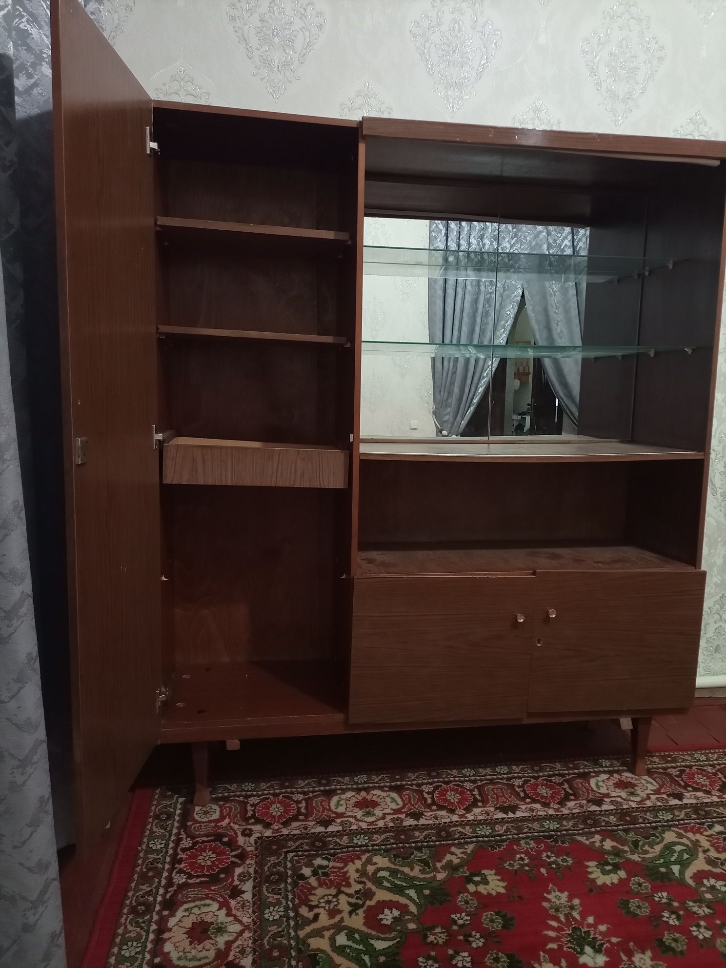 Holati ideal. Chizilgan qirilgan joyi yoʻq