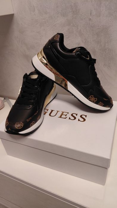 Pantofi noi Guess marimea 37