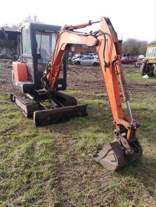 Продавам багер Hitachi zx25