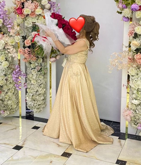 Продам шикарное платье