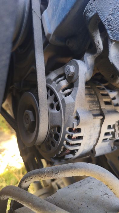 Продам генератор на Ниссан двигатель vg30 70 ампер