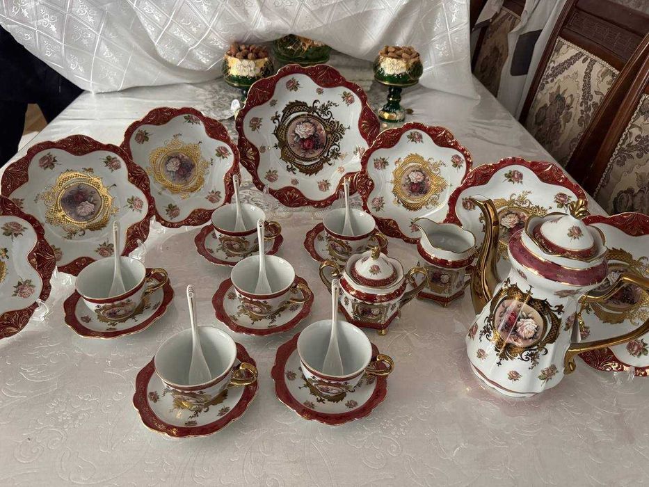 Чайный сервиз красный