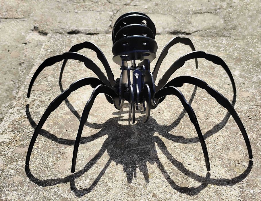 Метален паяк тарантула