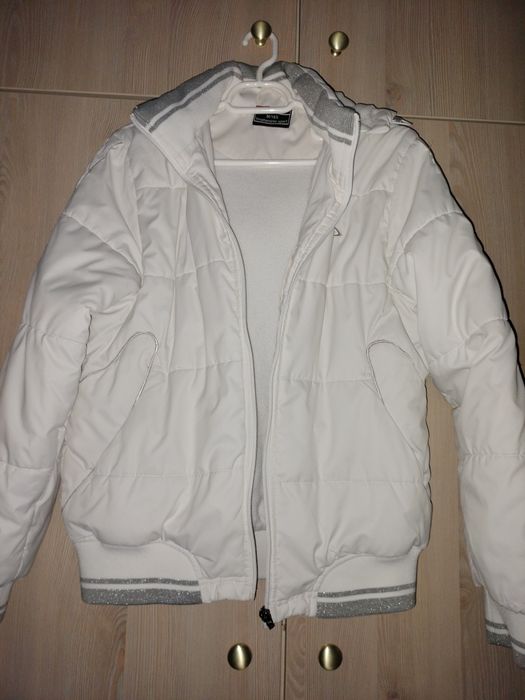 Geacă albă sport îmblănită