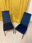 Scaune albastre din catifea, metal negru, 2 bucati