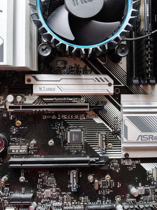 Vând Intel Core i3 14100F, ASRock Z790 Pro RS/D4, 32GB DDR4 Corsair