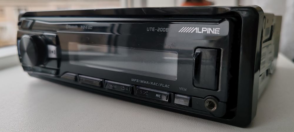 Player auto alpine cu bluethoot