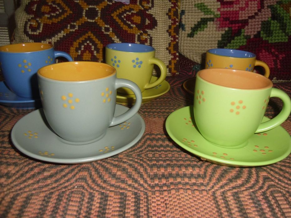 Set 5 cani cu farfurie ,colorate cu model,noi