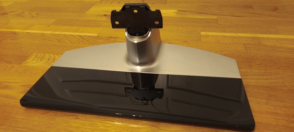Продавам отличен LCD tv SONY KDL- 32V4500 с оригиналното дистанционно
