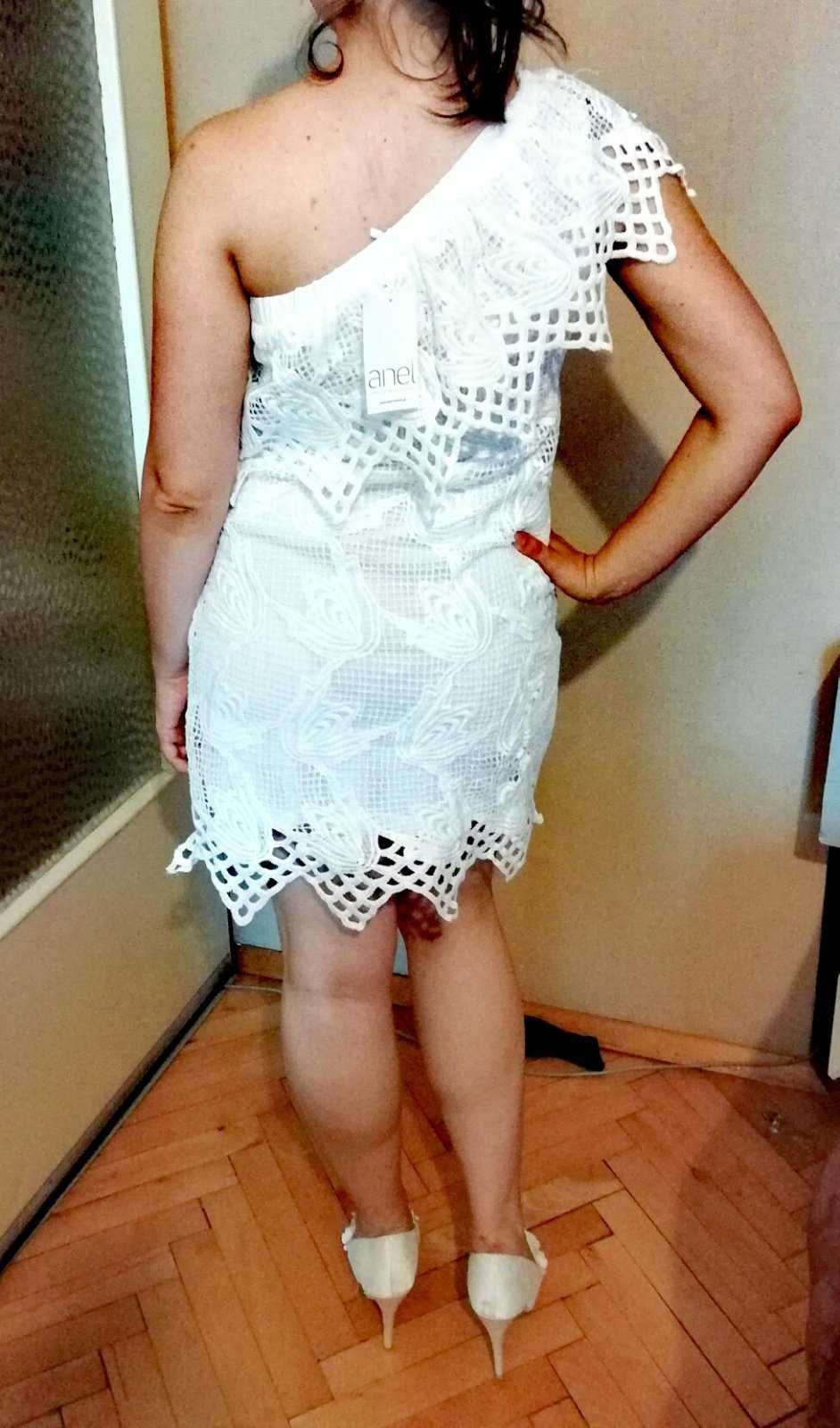 Намалена. Секси лятна рокля с бродерия и едно рамо в бяло