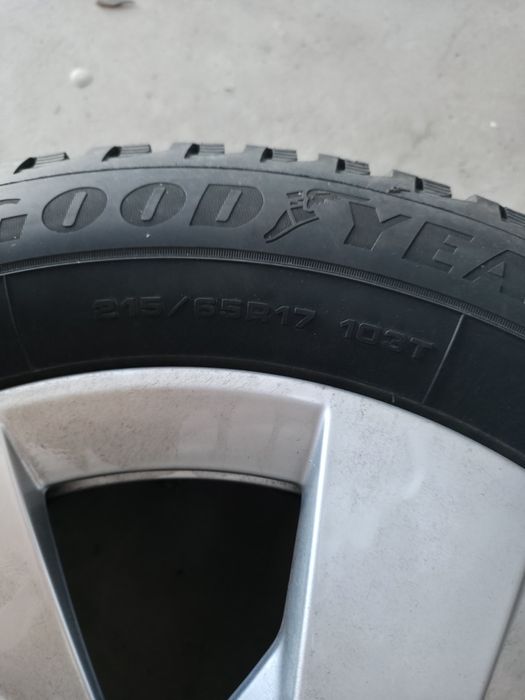 17 Оригинални Джанти със зимни гуми за Шкода