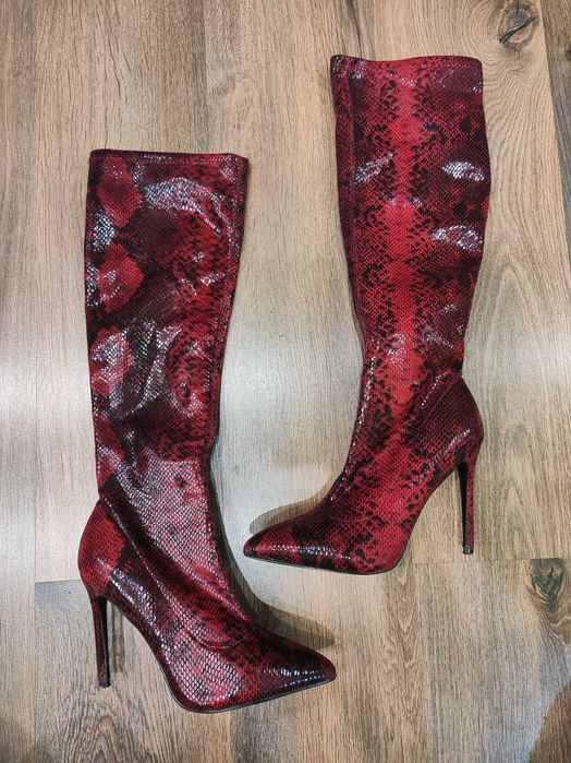 Елегантни ботуши на ток