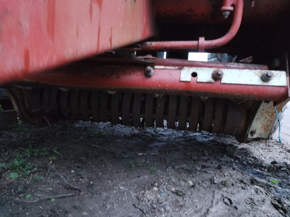 Vând 2 balotiere HEESTON / CLAAS.