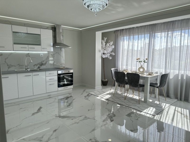 Дизайнерски 3- стаен апартамент Кръстова Вада