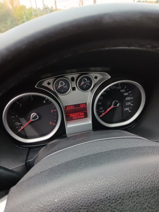 Vindem ford focus