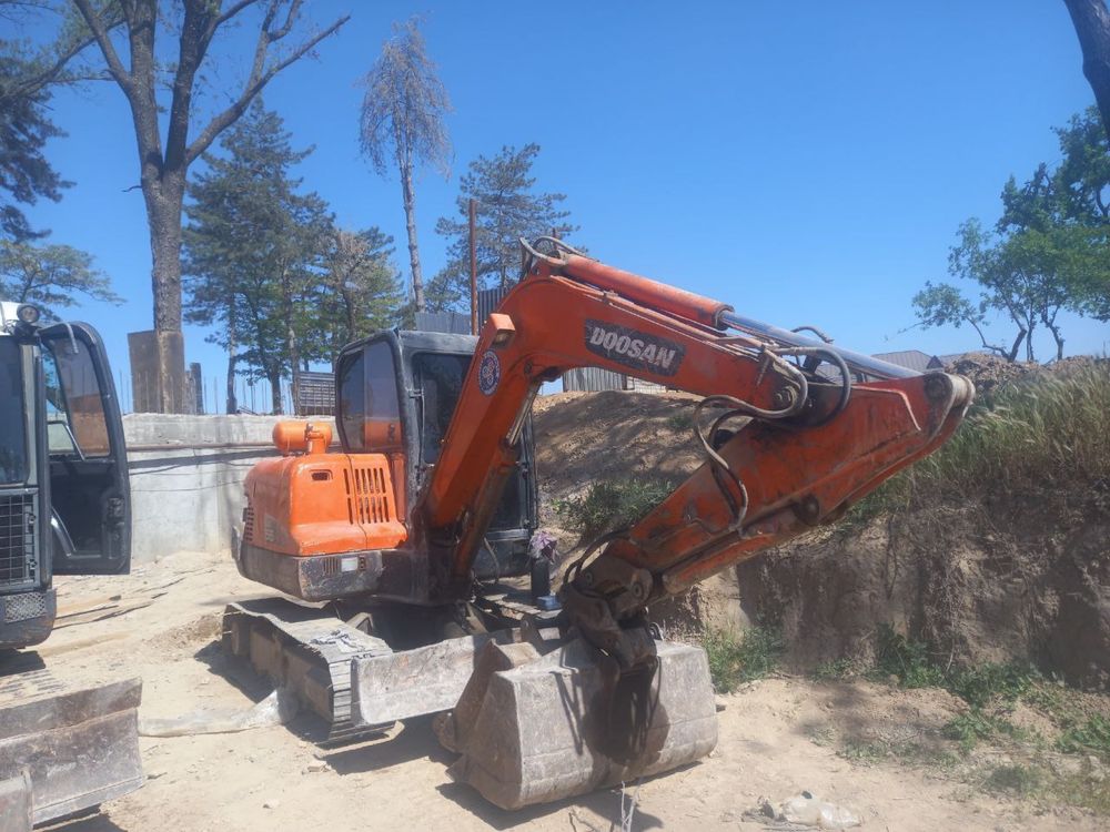 Doosan dx 55 gusinichniy mini ekskavator