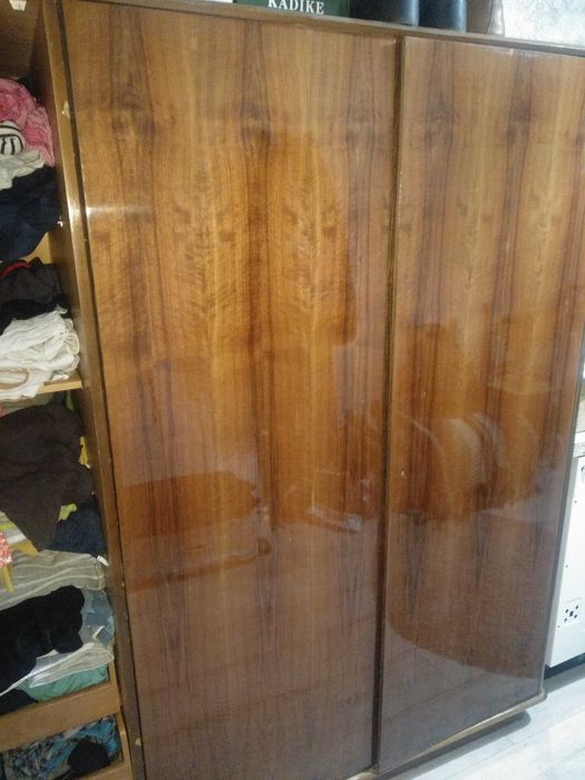 Продам шкаф лакированный