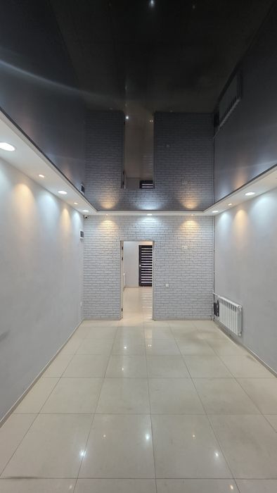 1 этаж с подвалом Евроремонт проходимость людей большая