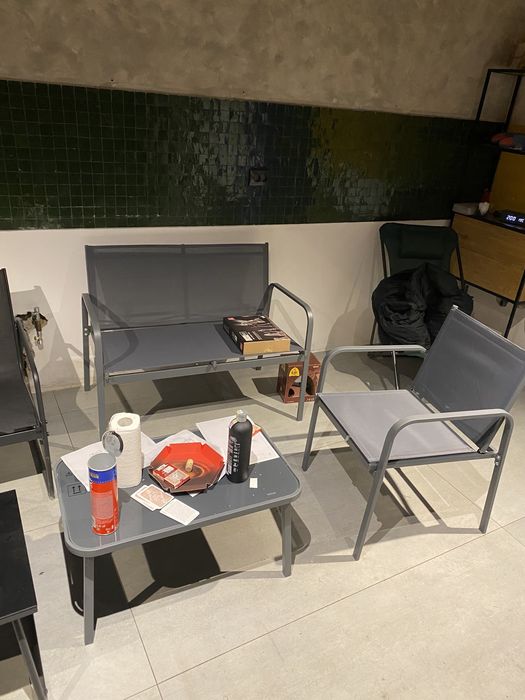 Vand schimb set canapea 2 scaune si masa metal sticla nou sigilat