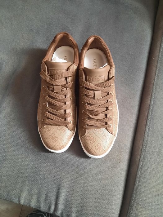 Оригинални сникърси Guess
