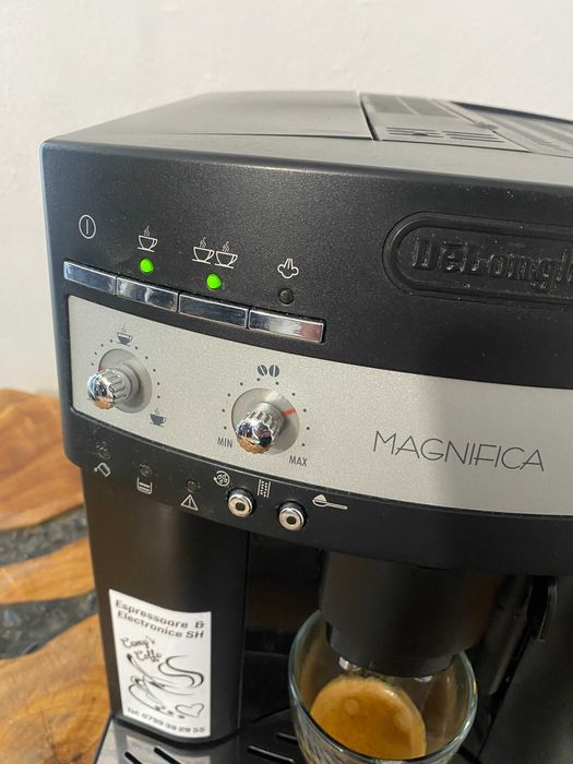 expresor /espressor cafea delonghi magnifica