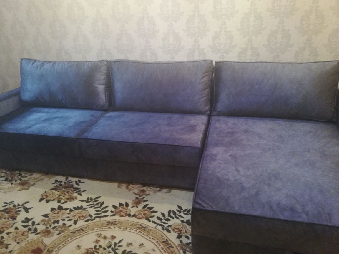 Продам диван в нормальном состоянии срочно
