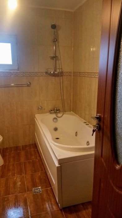 Snagov Apartament ultracentral etaj 1 din P+1 curte, lac, debarcader