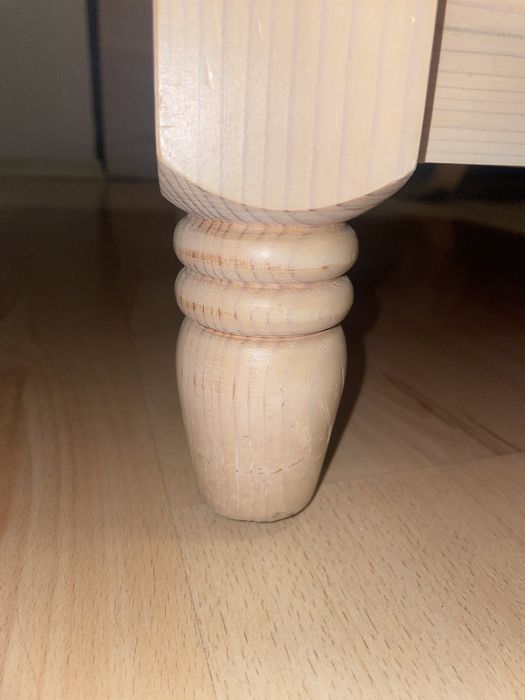 Ръчно изработена дървена масичка