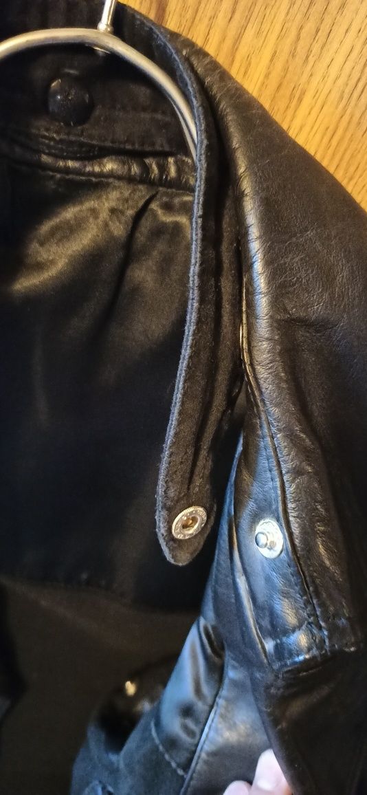 Jachetă de colectie, din piele naturala, neagră.