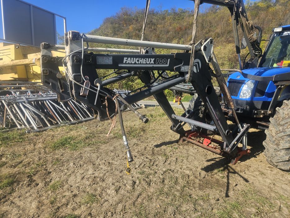 Încărcător frontal Faucheux F20 pentru tractor Renault