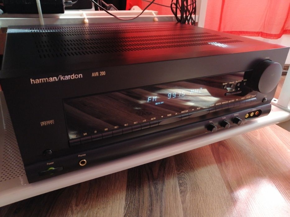 Продавам ресивър 5+1 Harman Kardon AVR 200