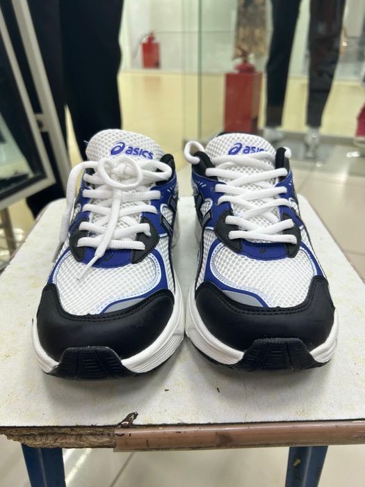 Asics кроссовкид