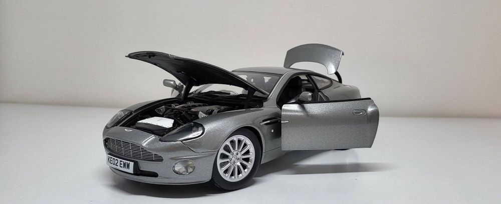 Machetă Aston Martin V12 1/18 The Beanstalk