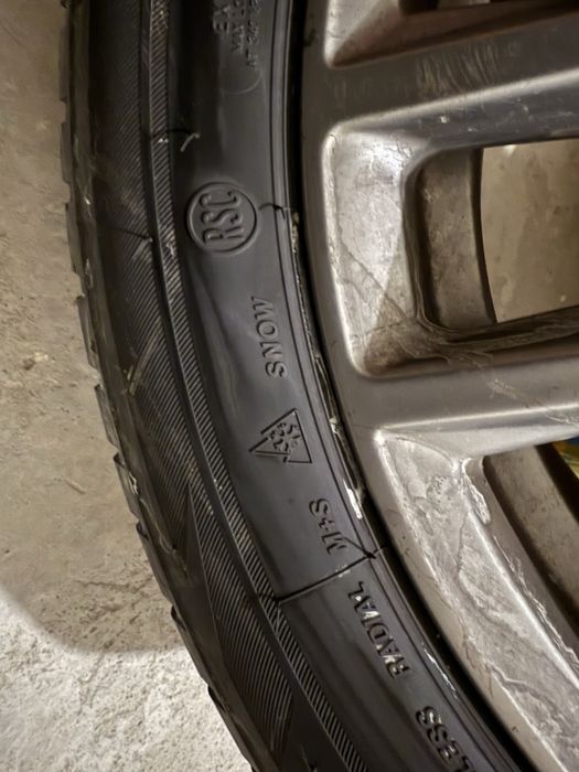 Зимни 4бр. Bridgestone Blizzak 245/50/19 DOT 21