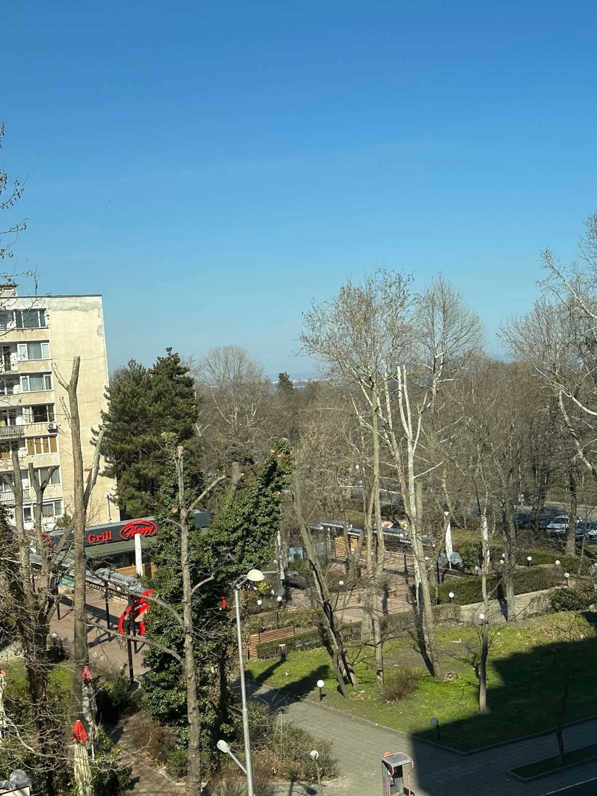 Луксозен  апартамент с паркомясто под наем Бургас първа линия море