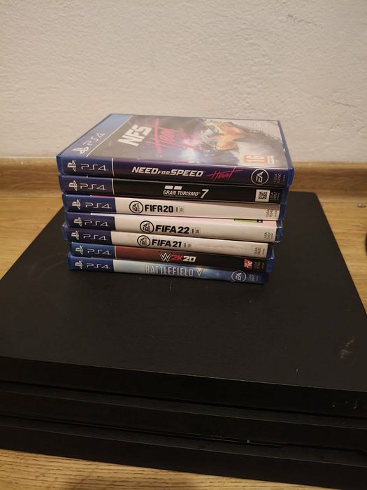 Vând PS 4 Pro(+jocuri)