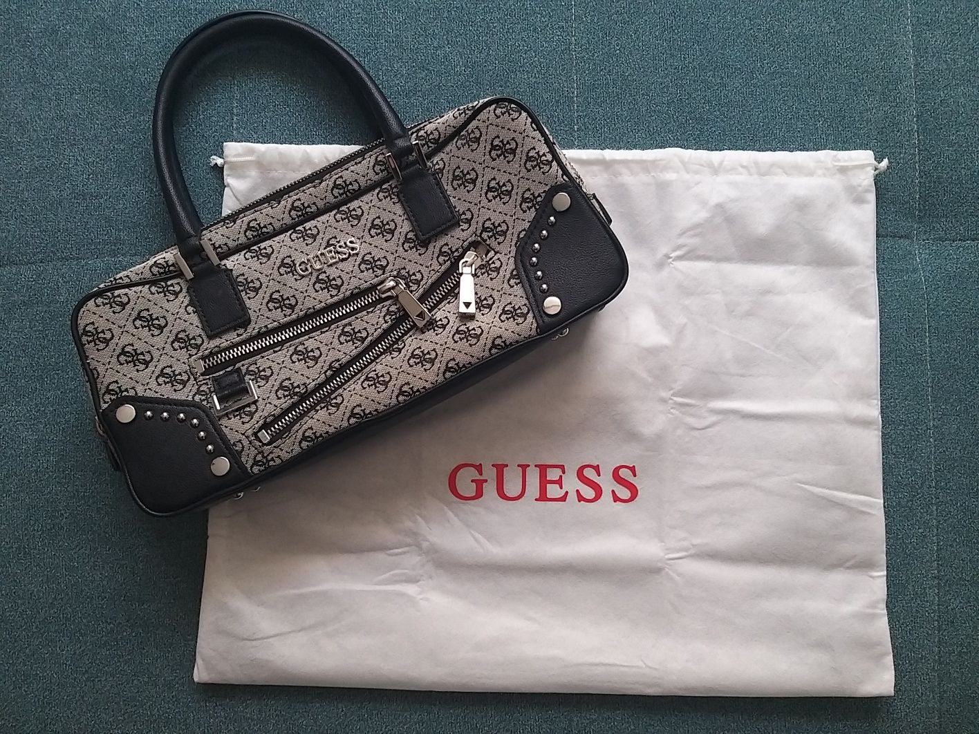 Geanta dama Guess