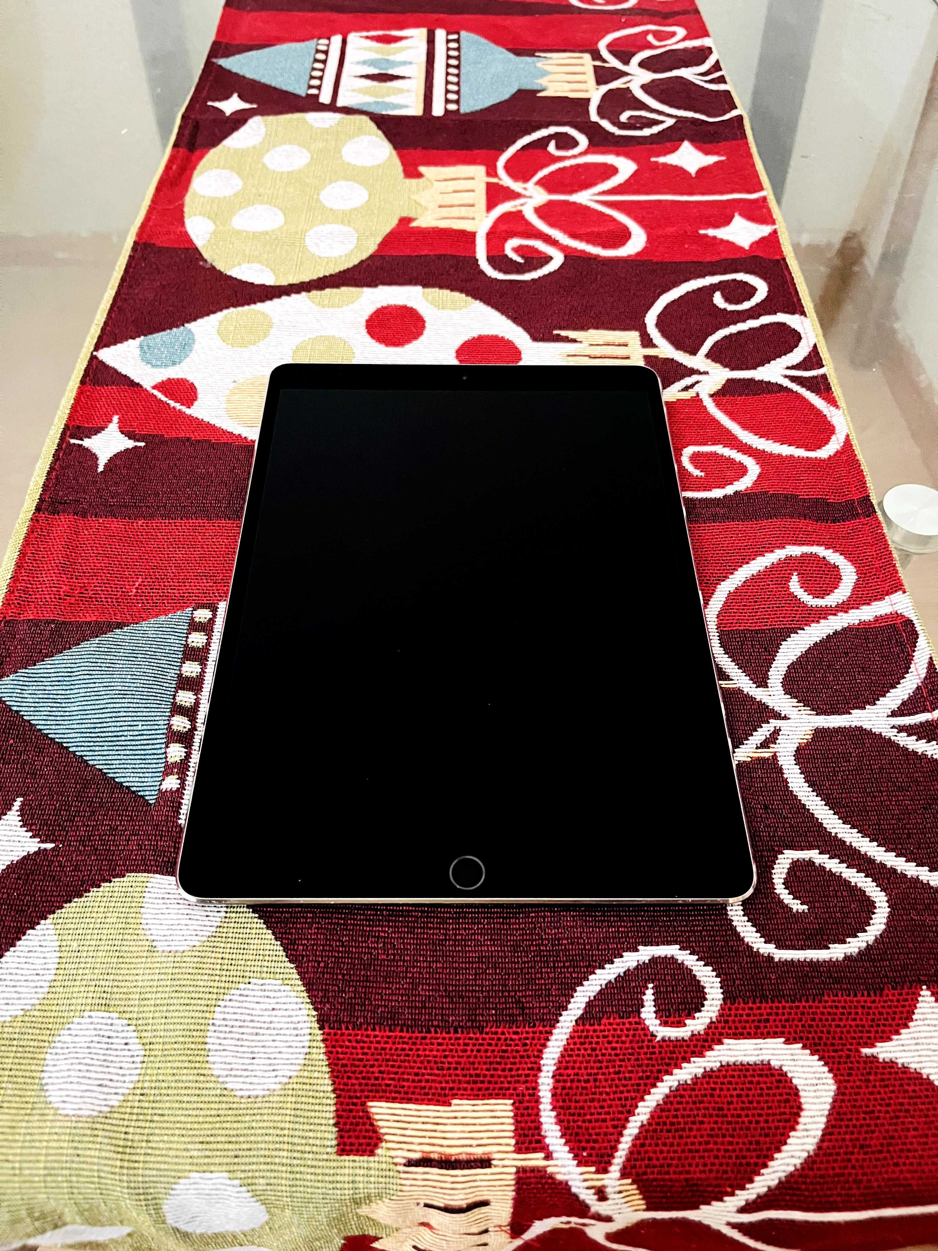 iPad Pro 1st Gen - A1709 64GB, 10.5in Space Gray - Перфектен