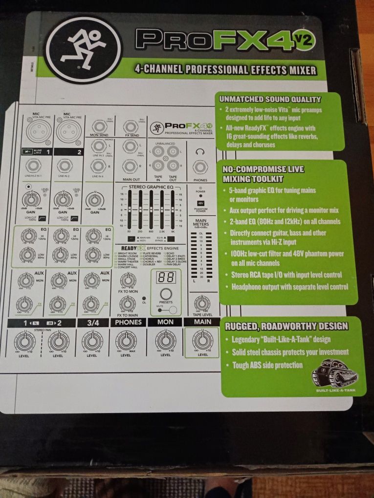 Продавам mixer mackie pro fx4