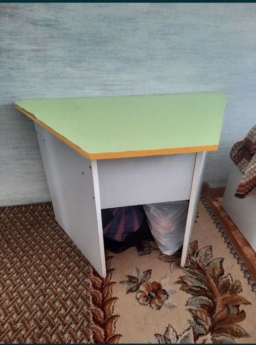 Продам ученическую парту. Цена 5000тг+рюкзак нов. в подарок. Самовывоз