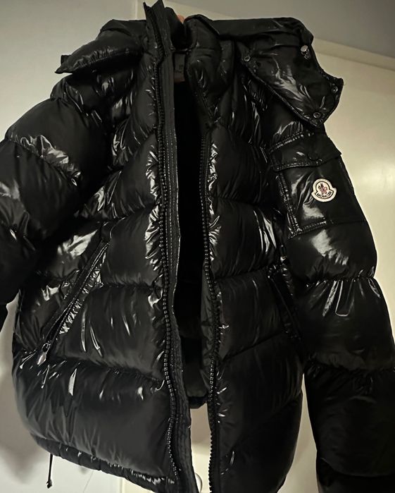 geaca moncler neagră