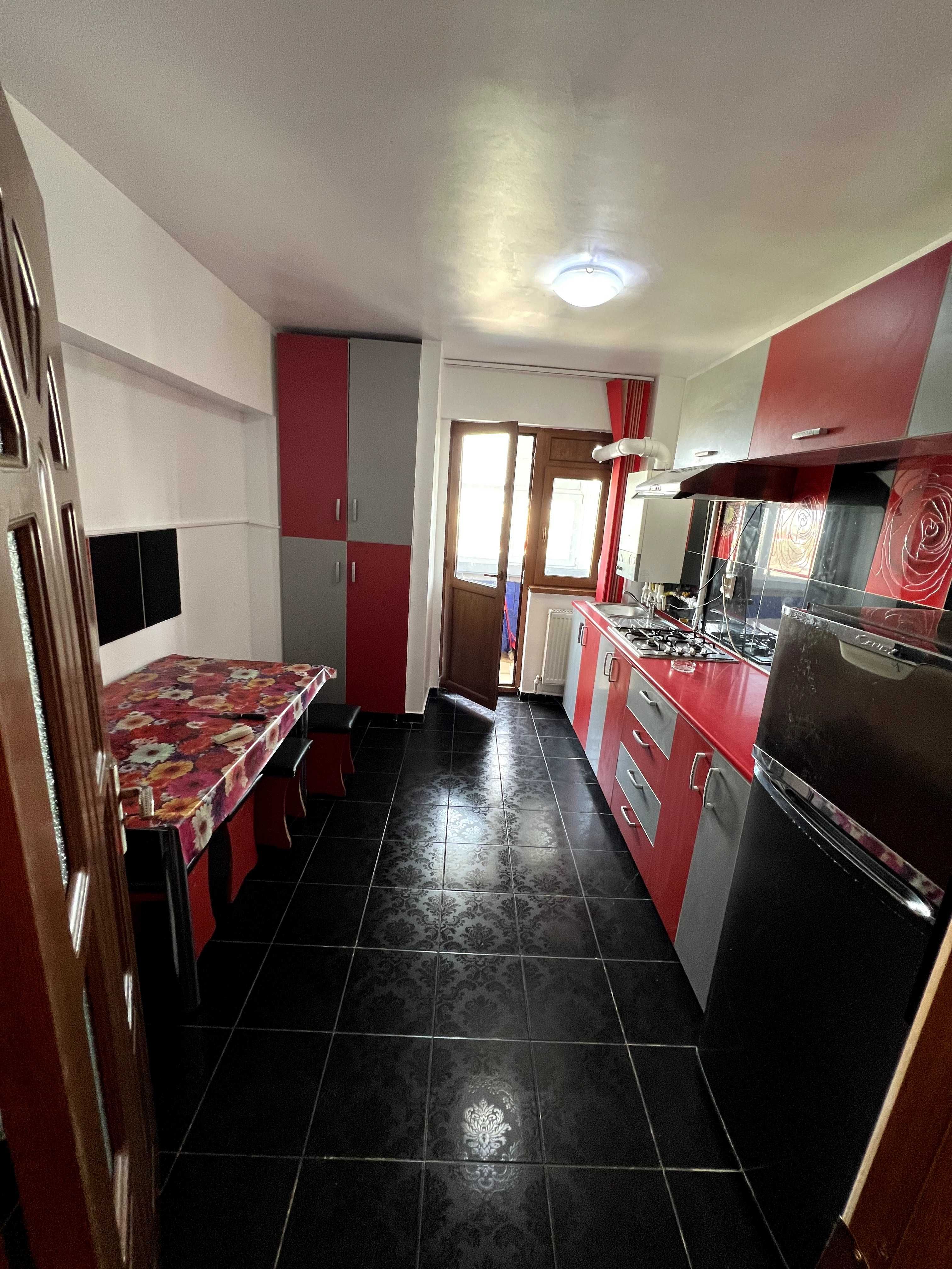 Inchiriez apartament 4 camere zona Neacsu