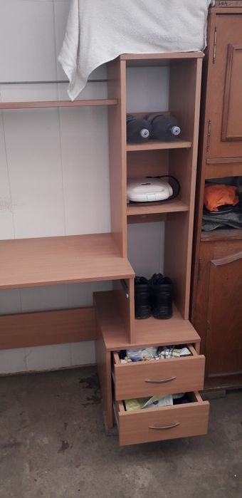 Vînd birou manechiură sau diverse puțin folosit