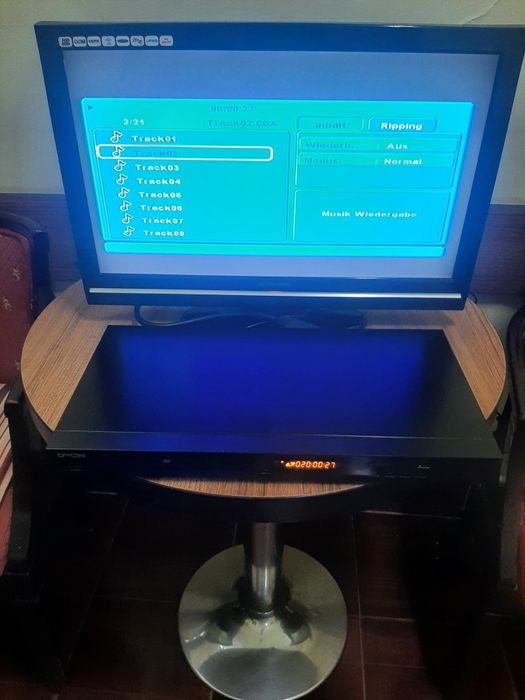 Vînd dvd-player cu usb marca Dyon si televizor.